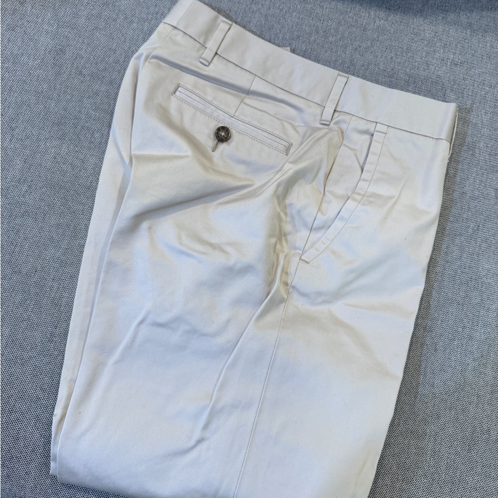Cream Chinos with Flat Front Design and Smooth Cotton Fabric